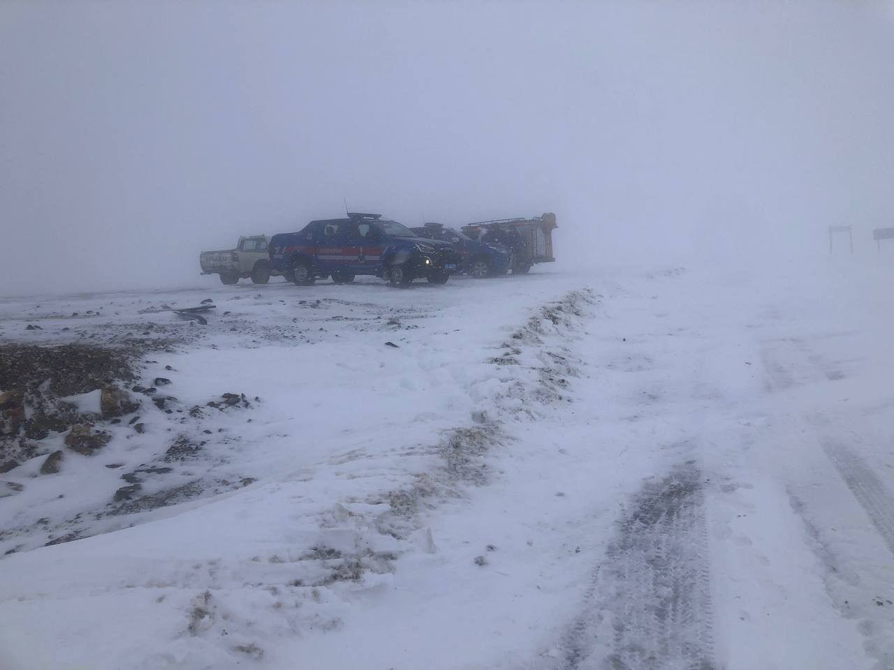 Aracı kara saplanan vatandaşı AFAD kurtardı