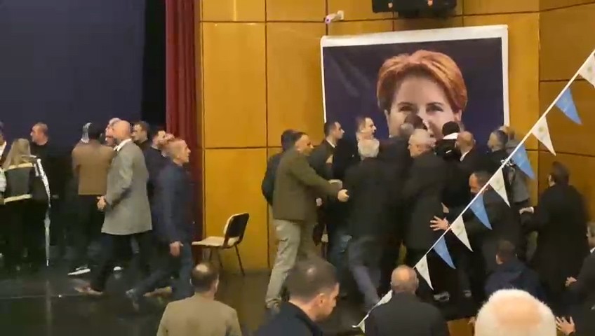 İYİ Parti'nin komşu ildeki kongresinde bir anda ortalık karıştı!