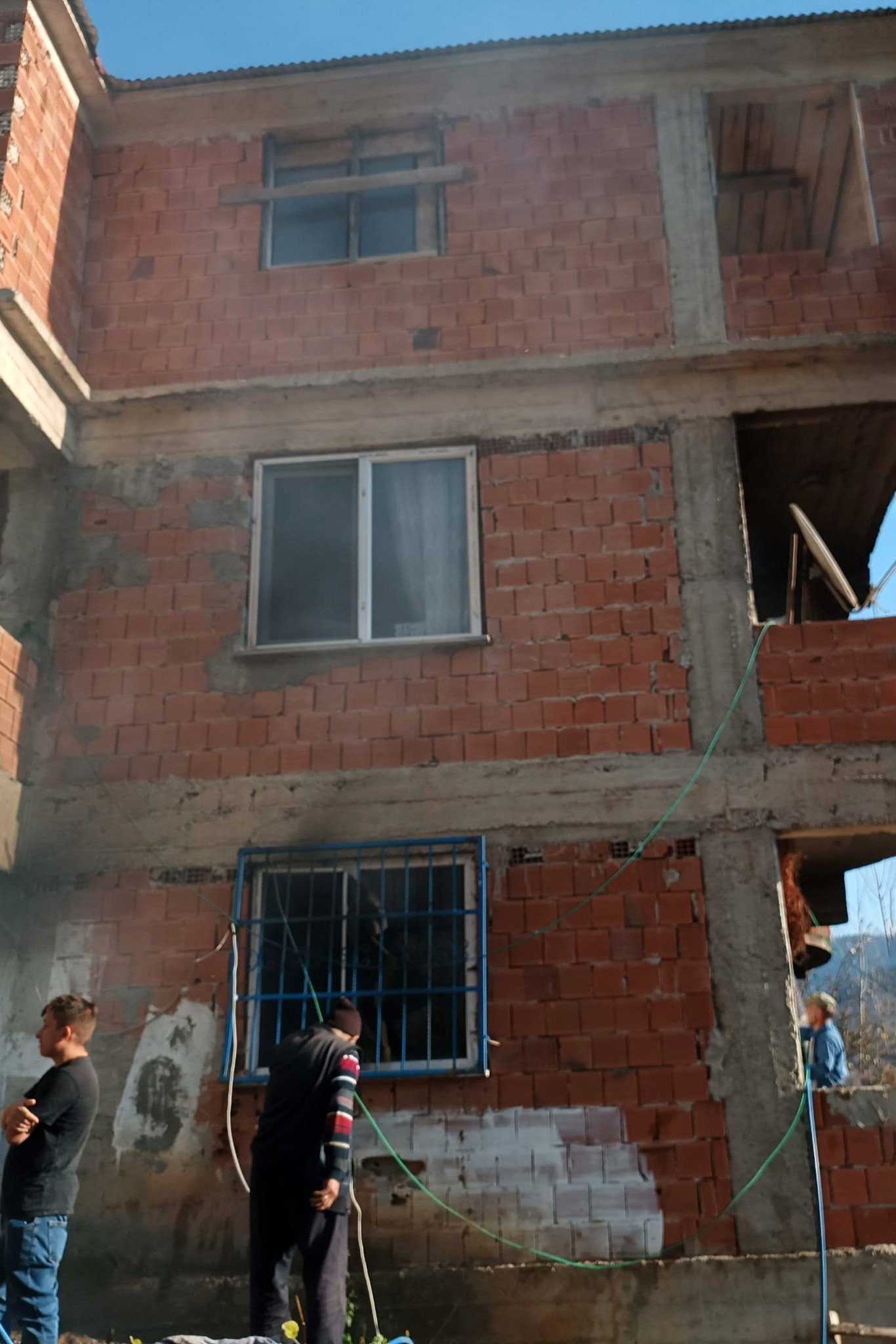 Çakmakla oynayan çocuk evi küle çevirdi