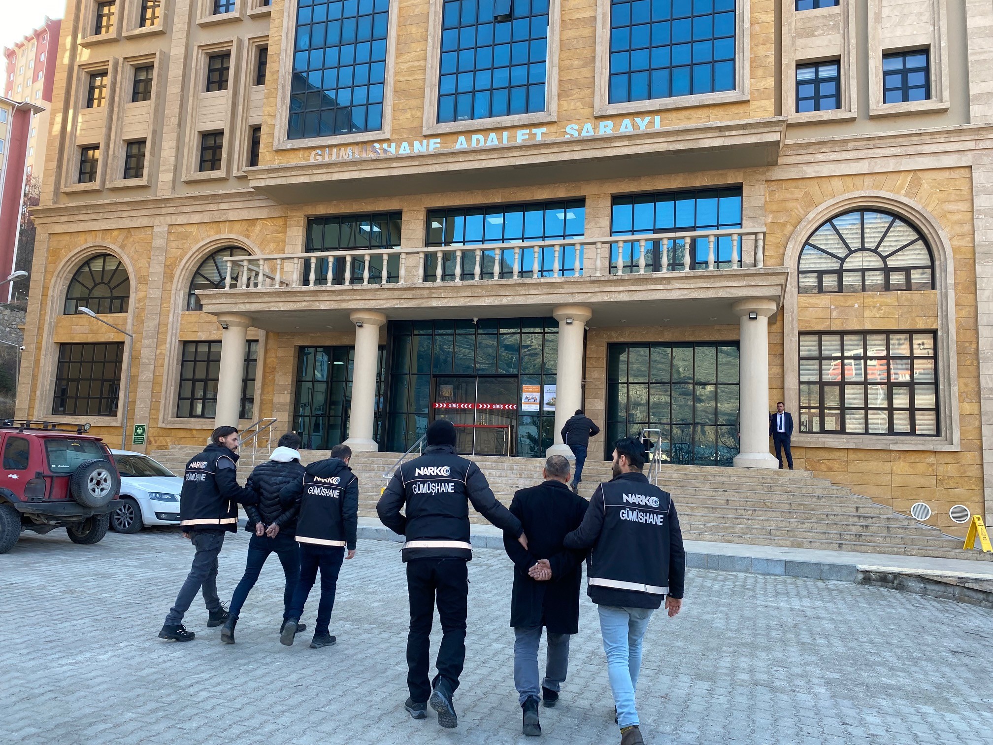 Trabzon'a giden yolcu otobüsünde  uyuşturucu madde ele geçirildi