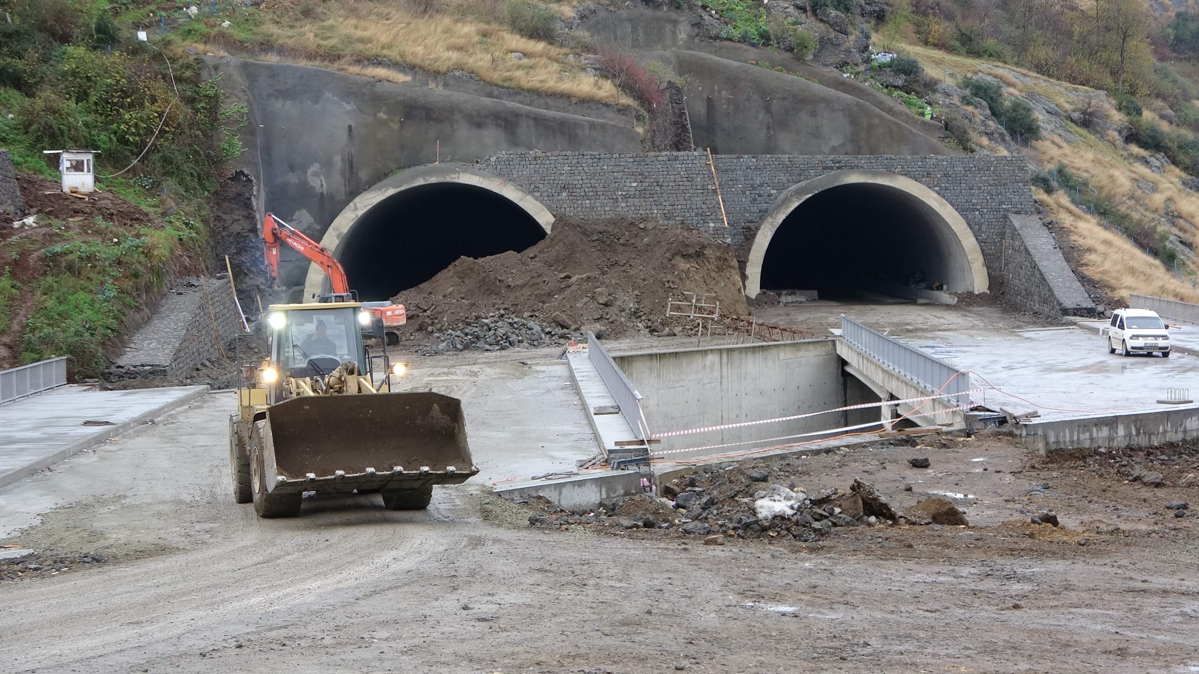 Kanuni bulvarında son durum! Tünel çıkışındaki yol şekillenmeye başladı