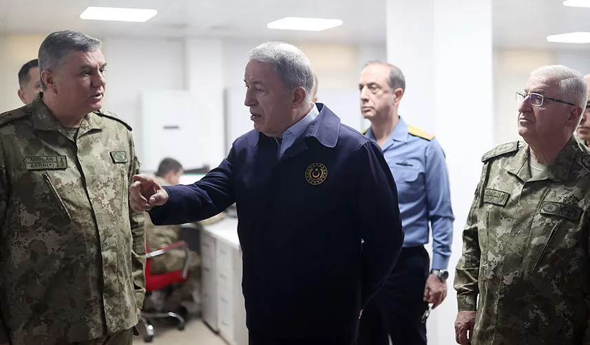 Bakan-Akar-ve-komuta-kademesi-Suriye-sınırında!