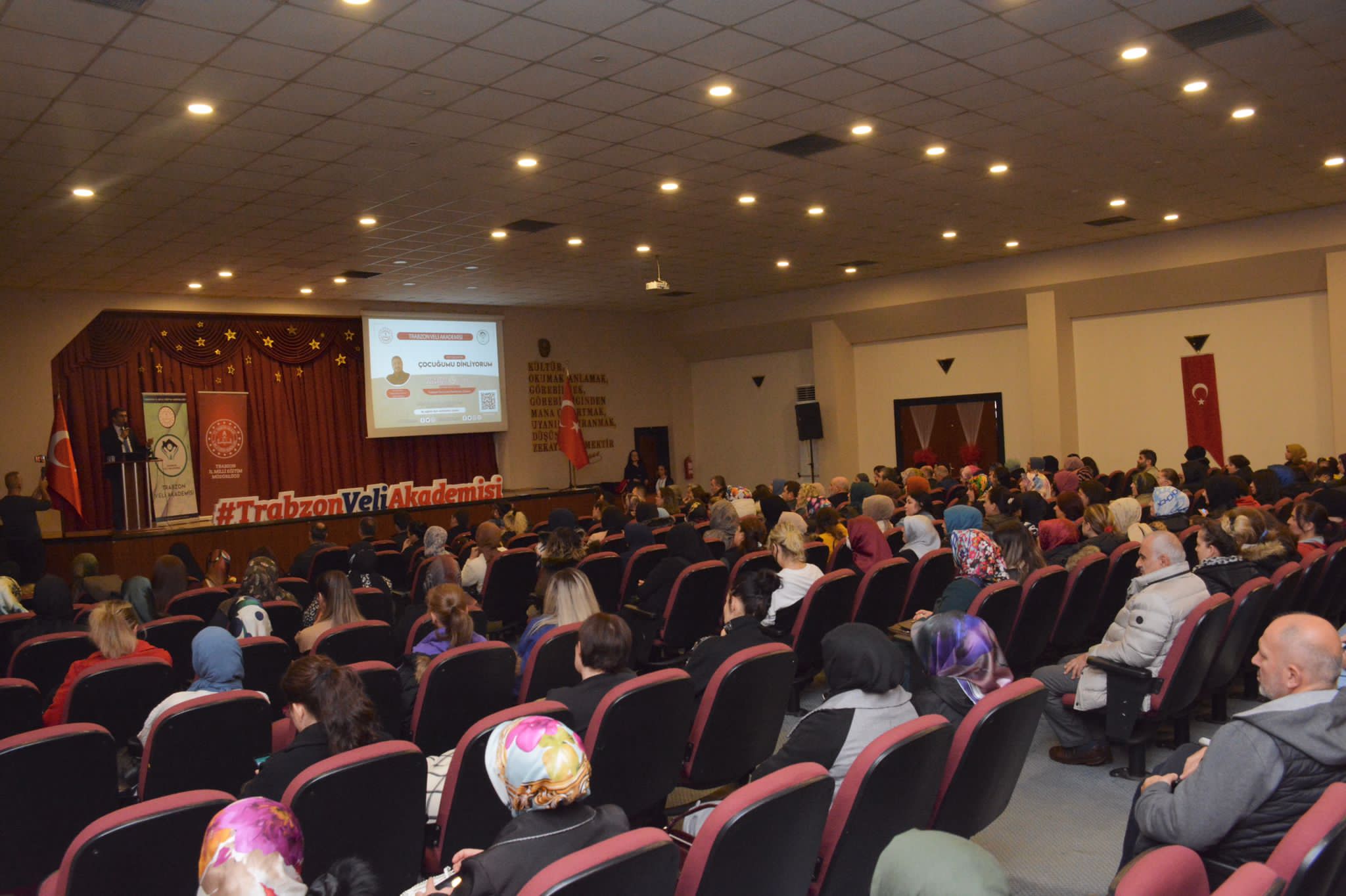 Bu akademide veliler eğitimde