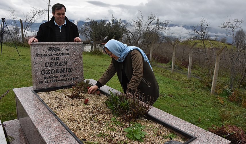 Ordu'da öldürülen üniversite öğrencisi Ceren Özdemir mezarı başında anıldı