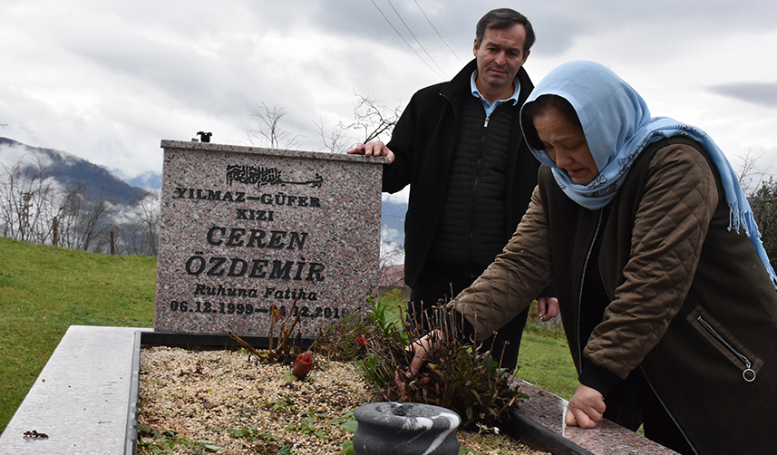 Ordu'da öldürülen üniversite öğrencisi Ceren Özdemir mezarı başında anıldı