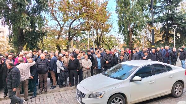 Trabzon Basınının acı günü! Meslektaşları Cevat Kol’a veda etti