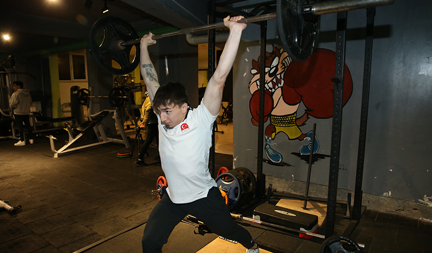 Dünya-şampiyonu-milli-halterci-gencin-yeni-hedefi-olimpiyat-madalyası-2