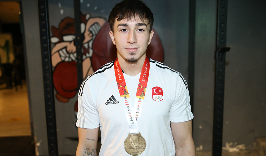 Dünya-şampiyonu-milli-halterci-gencin-yeni-hedefi-olimpiyat-madalyası-