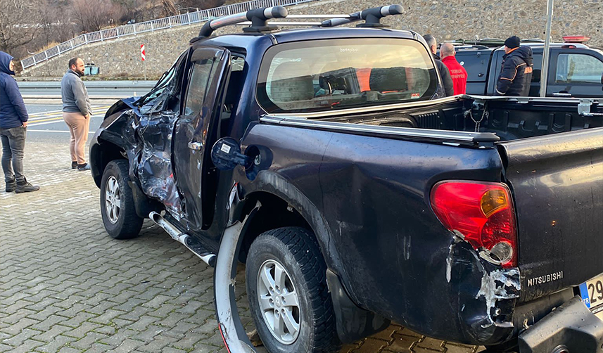 Gümüşhane-Trabzon karayolundaki gizli buzlanma kazalara neden oldu: 6 yaralı