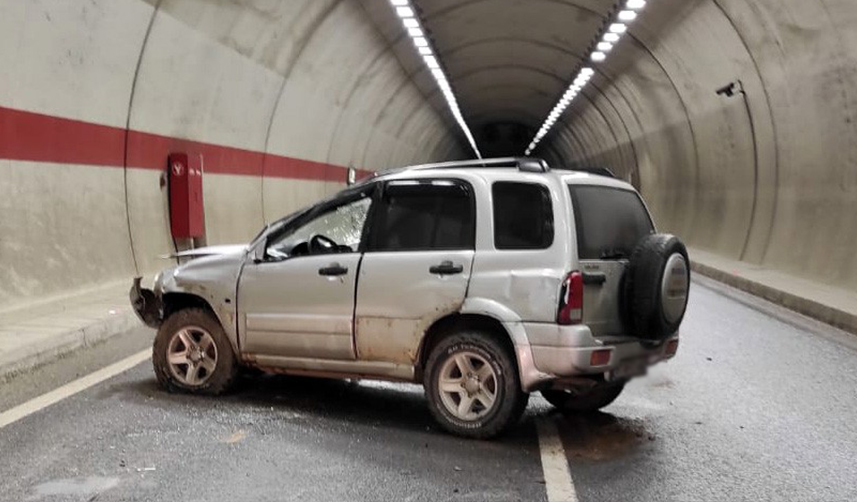 Gümüşhane-Trabzon karayolundaki gizli buzlanma kazalara neden oldu: 6 yaralı