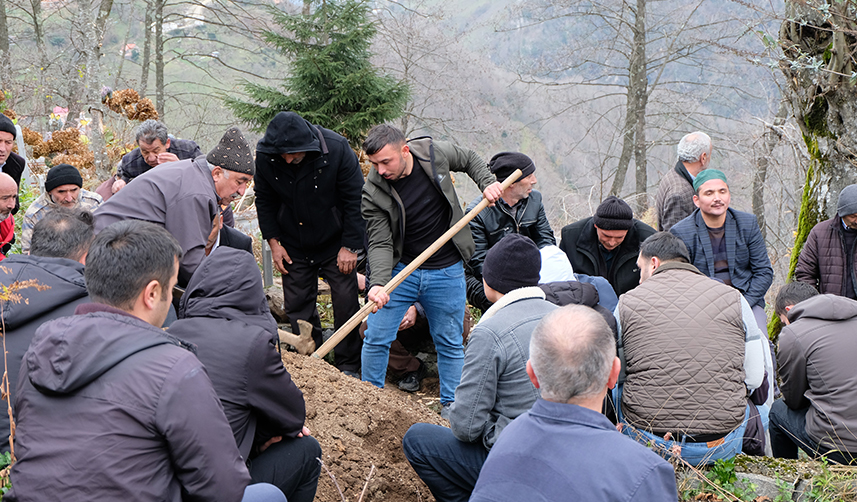 Gümüşhane'de 7 yıl önce kaybolan kişiye ait kemikler bulunmuştu! Toprağa verildi