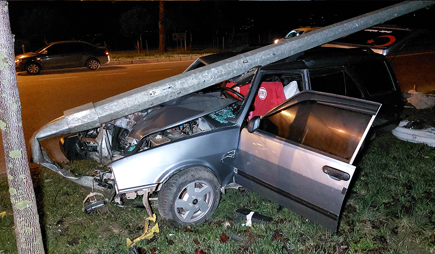 Sattığı aracını teslim etmek için götürürken Samsun'da kaza yaptı: 2 yaralı