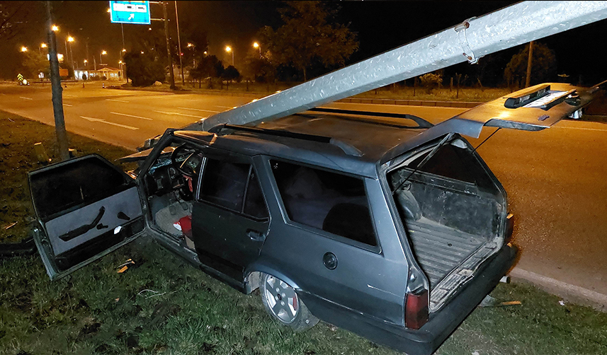 Sattığı aracını teslim etmek için götürürken Samsun'da kaza yaptı: 2 yaralı