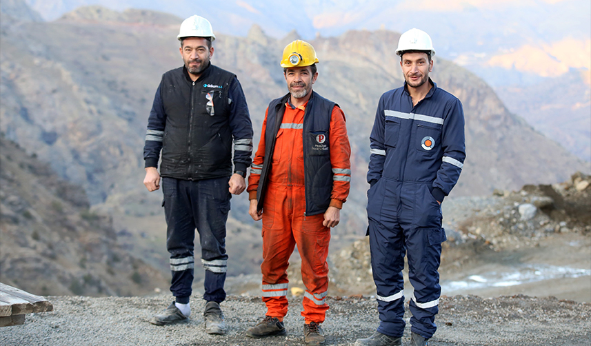 Gümüşhane’de 3 kardeş yer altında ekmek kavgası veriyor