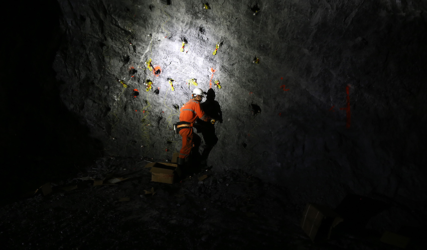 Gümüşhane’de 3 kardeş yer altında ekmek kavgası veriyor