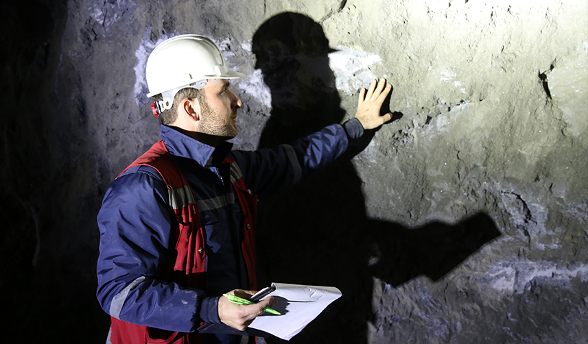 Gümüşhane’de 3 kardeş yer altında ekmek kavgası veriyor