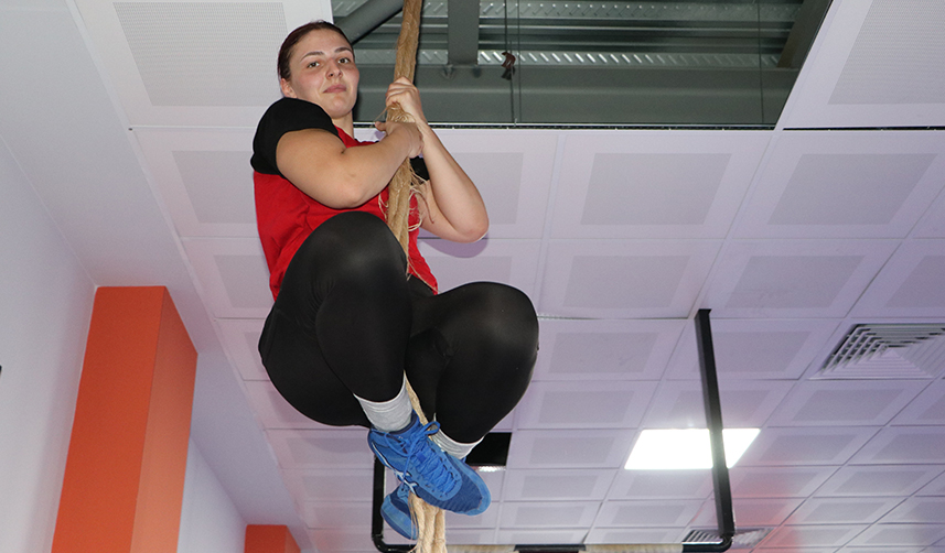 Trabzonlu Milli güreşçi Mehtap Gültekin, yeni başarılar için ter döküyor