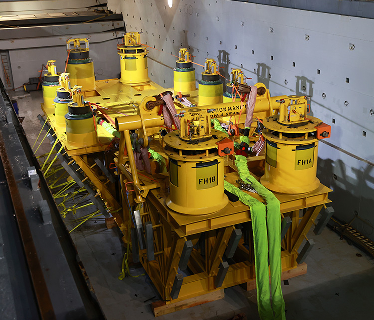 Karadeniz gazını ana boru hattına bağlayacak 'Peçenek' deniz altına indirildi