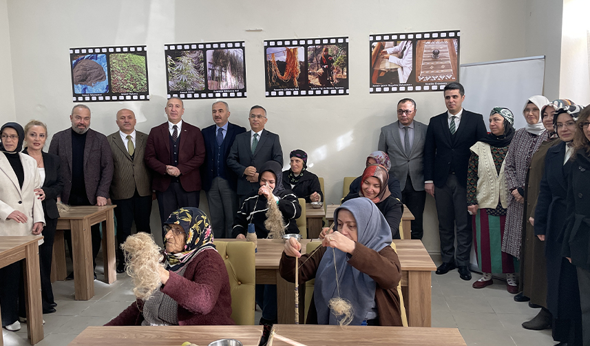 Rize'de-eski-okul-binası-kendir-ipliği-dokuma-atölyesine-dönüştürüldü