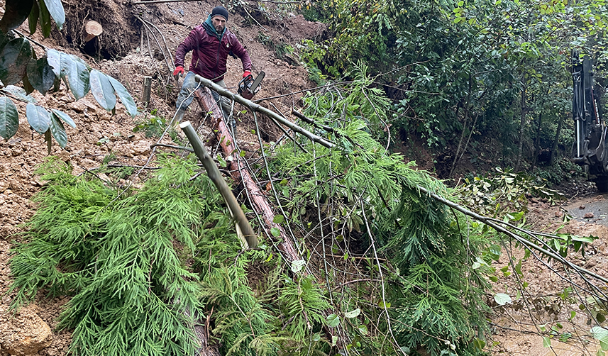 Rize'de heyelan nedeniyle 2 köy yolu ulaşıma kapandı
