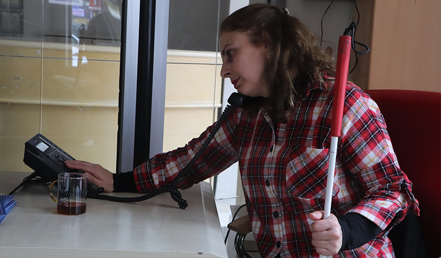 Samsun'da 2 üniversite bitiren görme engellinin azmi takdir topuyor