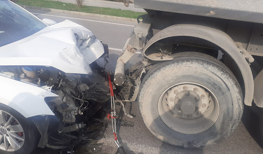 Samsun'da-otomobil-tırla-çarpıştı!-1-ölü-