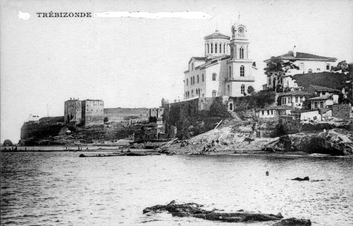 Islak, nemli sokaklarını gördüm düşümde!