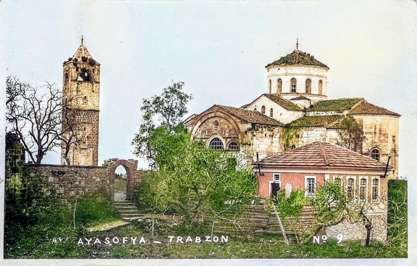 Islak, nemli sokaklarını gördüm düşümde!