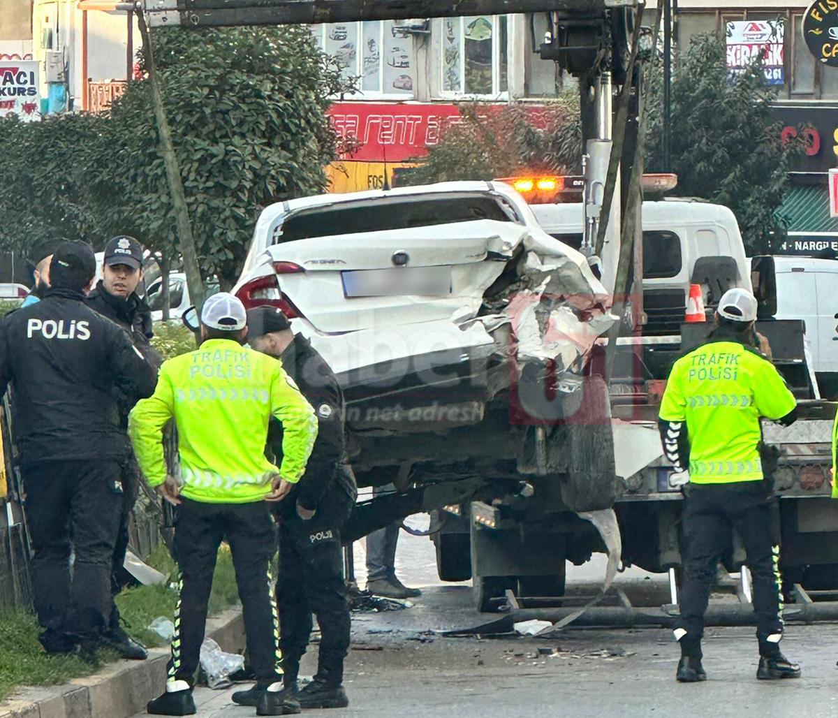 Trabzon’da iki otomobil birbirine girdi!