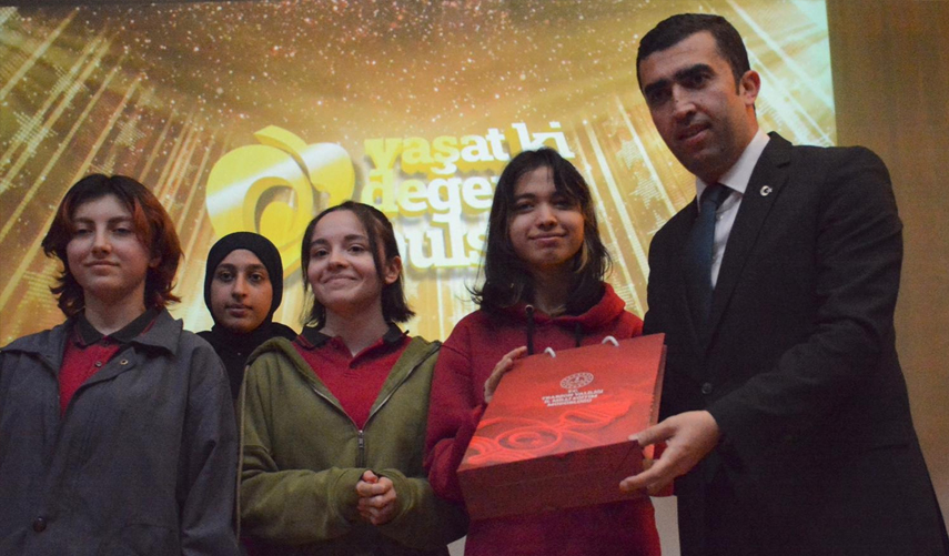 Trabzon'da-değerler-eğitiminde-protokol-öğrencilere-ayrıldı-