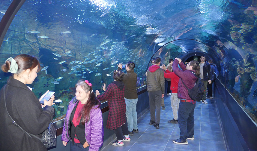Trabzon'da özel gereksinimli bireyler su altı canlılarıyla tanıştı