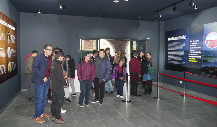 Trabzon'da özel gereksinimli bireyler su altı canlılarıyla tanıştı