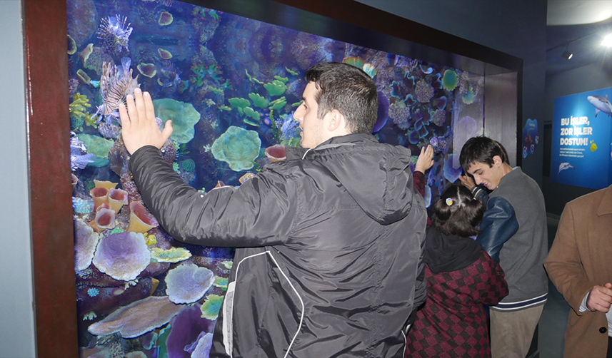 Trabzon'da özel gereksinimli bireyler su altı canlılarıyla tanıştı