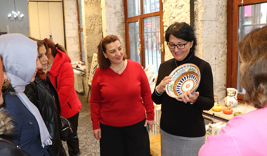 Trabzonlu 3 kadın Kovid-19 sürecinde aldıkları eğitimi kazanca çevirdi