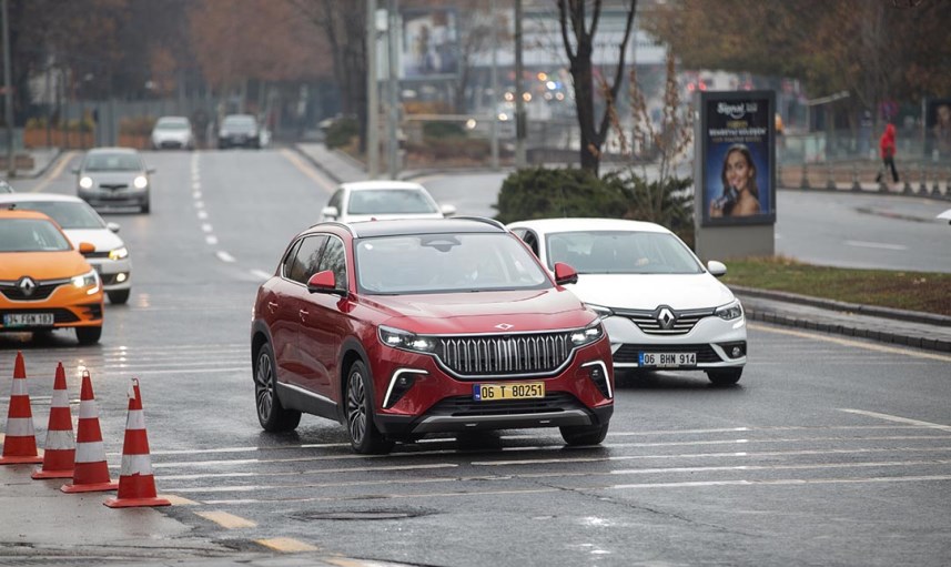 Trabzonlu Bakan Mustafa Varank TBMM'ye TOGG ile geldi