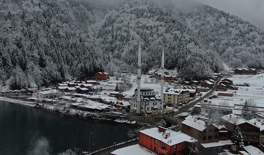 Uzungöl beyaza büründü! İşte o görüntüler