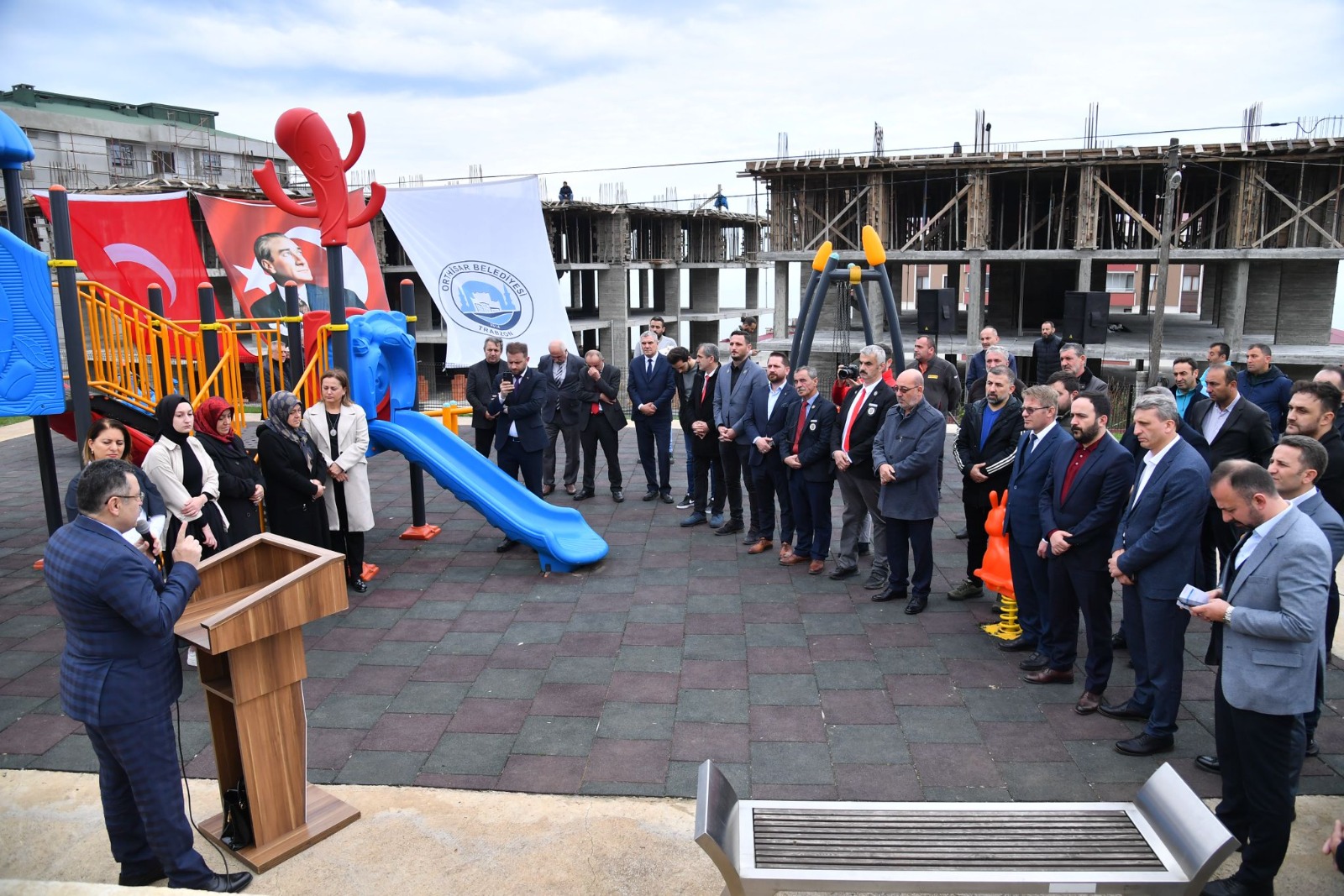 Genç, iki mahalle parkını hizmete açtı!  “Şehitleri tanımak vatan sevgisini artırır”