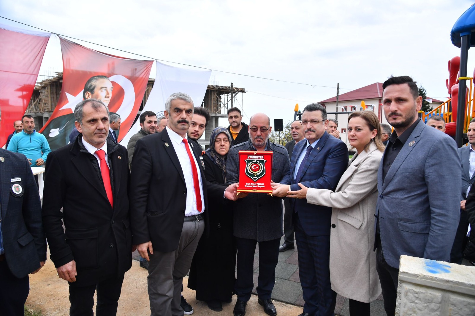 Genç, iki mahalle parkını hizmete açtı!  “Şehitleri tanımak vatan sevgisini artırır”