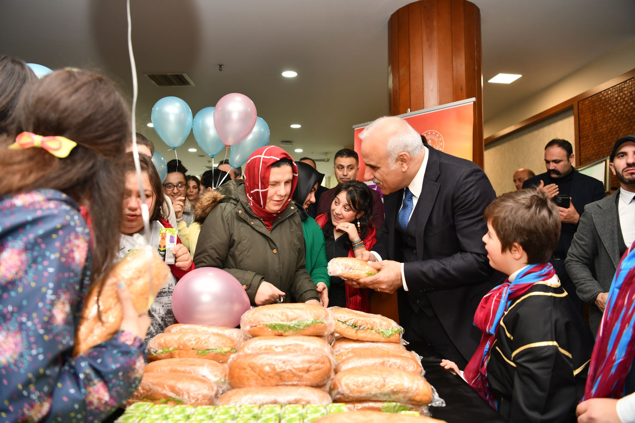 Trabzon'da "Engelleri Birlikte Aşıyoruz" programına yoğun ilgi