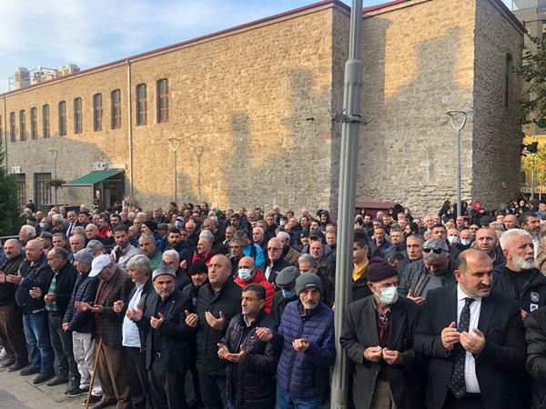 Trabzonlu Gazeteci Cevat Kol son yolculuğuna uğurlandı