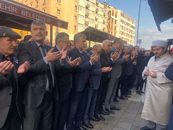 Trabzonlu Gazeteci Cevat Kol son yolculuğuna uğurlandı