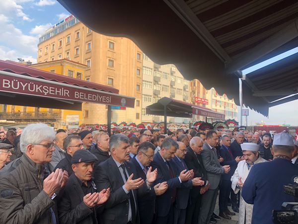 Trabzonlu Gazeteci Cevat Kol son yolculuğuna uğurlandı