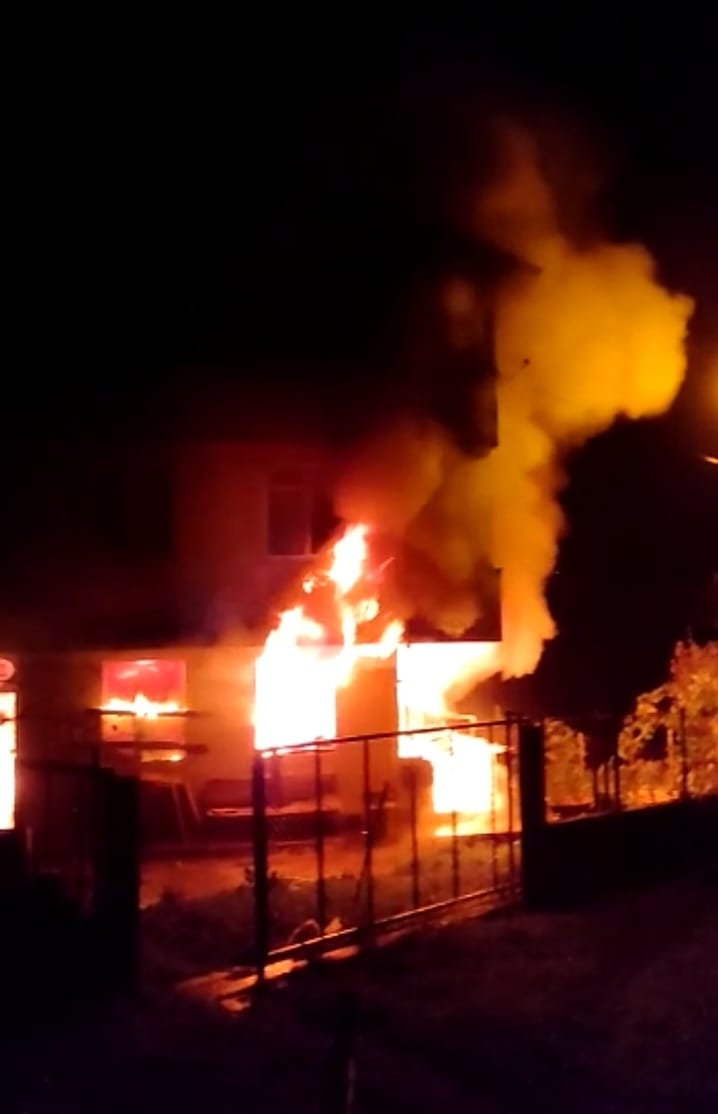 Trabzon'da 3 katlı binada yangın çıktı!