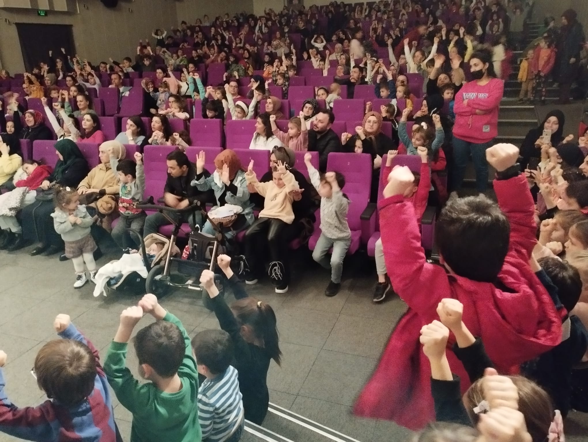 Trabzon Büyükşehir Belediyesi'nden çocuklara tiyatro şöleni