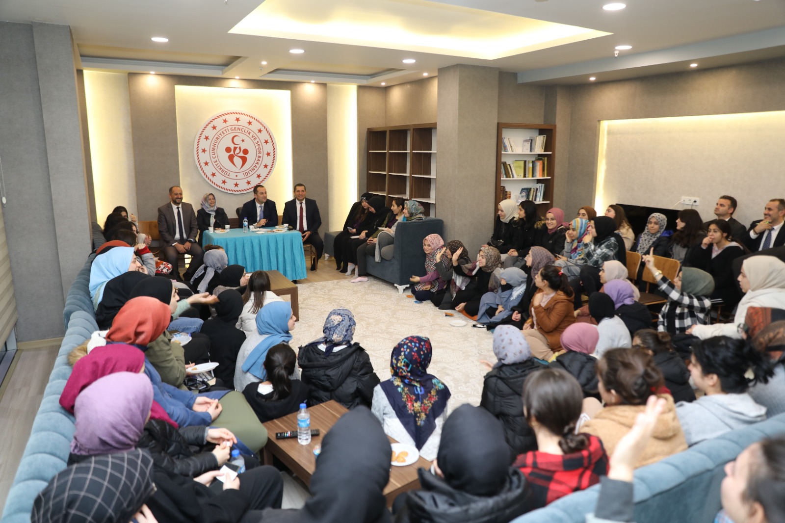 Akçaabat Belediye Başkanı Ekim gençlerle bir araya geldi