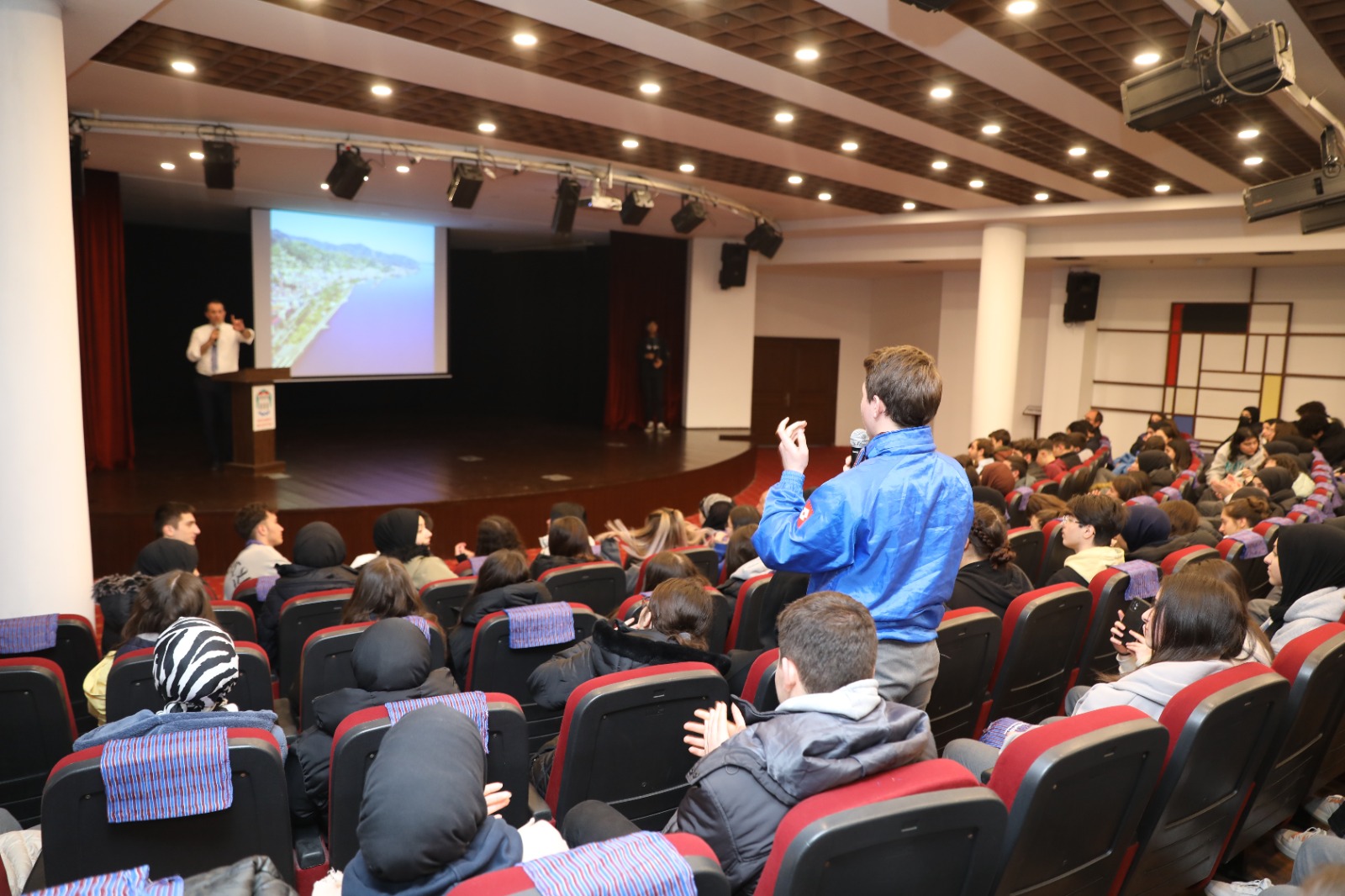 Akçaabat Belediye Başkanı Ekim gençlerle bir araya geldi