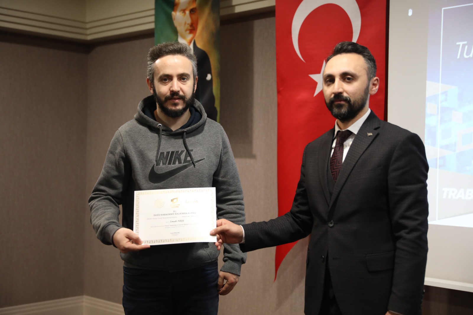 Trabzon'da turizm gazeteciliği ve yazarlığı eğitimi tamamlandı! Gazeteciler sertifikalarını aldı