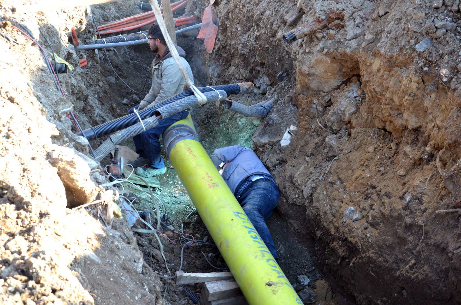 AK Parti Yomra İlçe Başkanı Özdemir doğalgaz çalışmalarını inceledi “2023’te 15 bin abone”