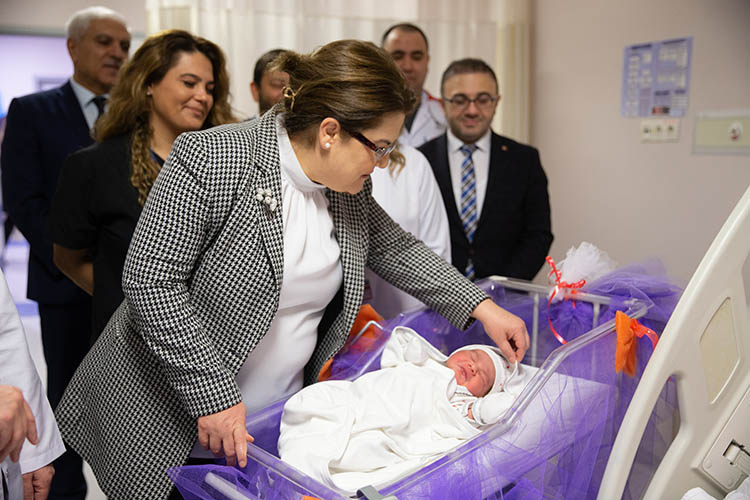 Yeni yılın ilk bebekleri dünyaya geldi