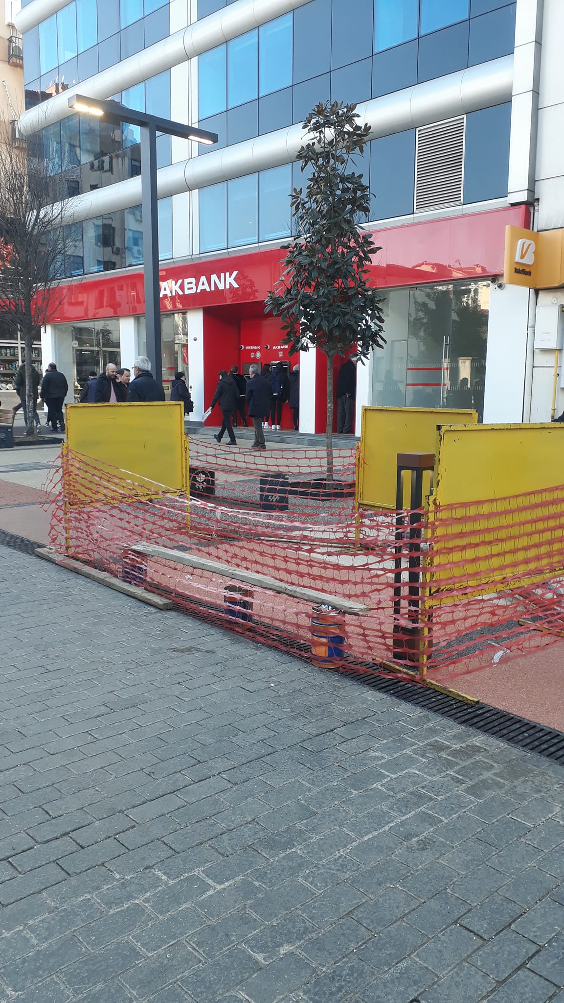 Trabzon’da tartışılan o cadde için bir eleştiri daha “O malzemeyi sökün bizim dediğimizi yapın”